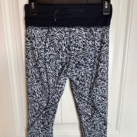 Lululemon Crop Leggings - Picture 1 of 6